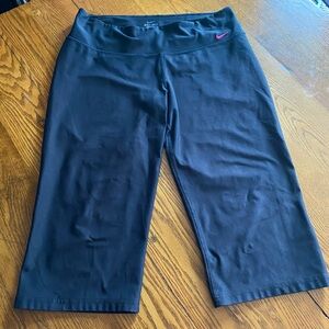 Nike Dri-fit Capri Pants size Large